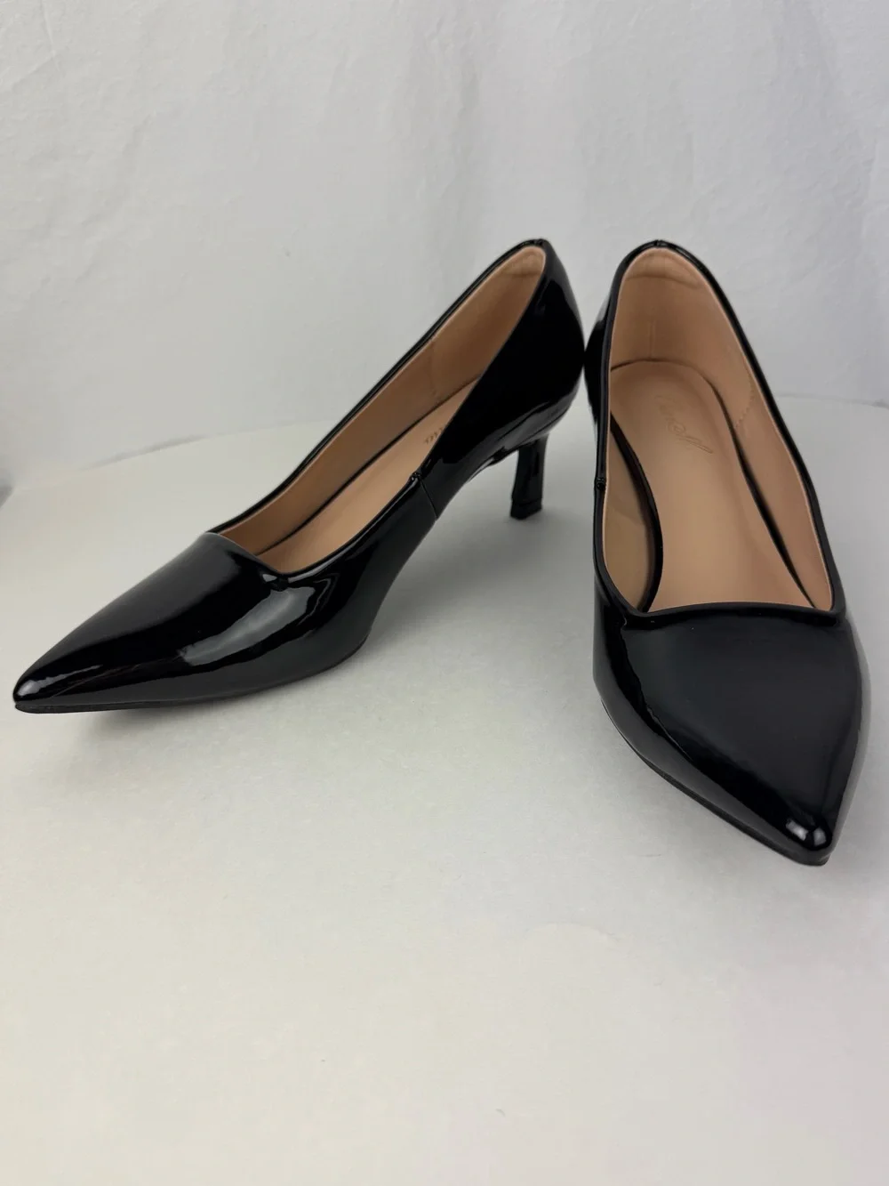 GENSHUO Black Patent Leather Kitten Heels-Size 8.5-Pointed Toe-Faux Leather